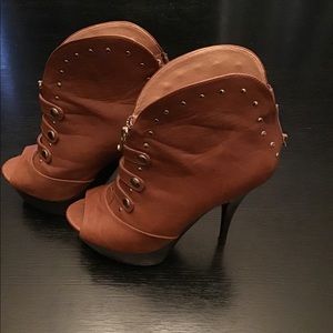 Camel and gold heels